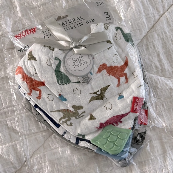 Nuby teething bibs - Picture 1 of 2
